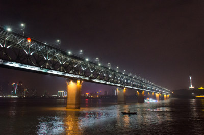 武汉长江大桥炫彩夜景