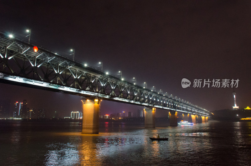 武汉长江大桥炫彩夜景