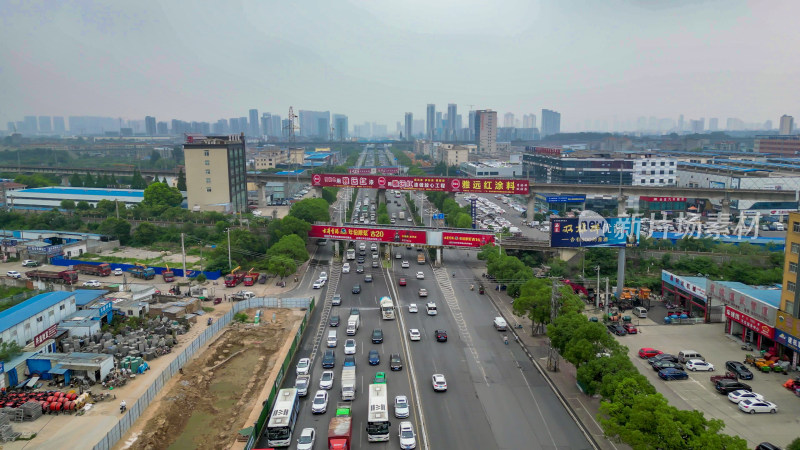 航拍城市拥堵交通车辆行驶