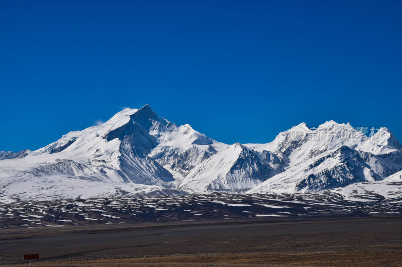 阿里地区雪山