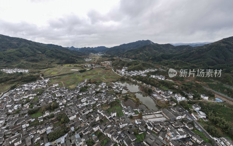 安徽呈坎村山村秋景徽派建筑群航拍