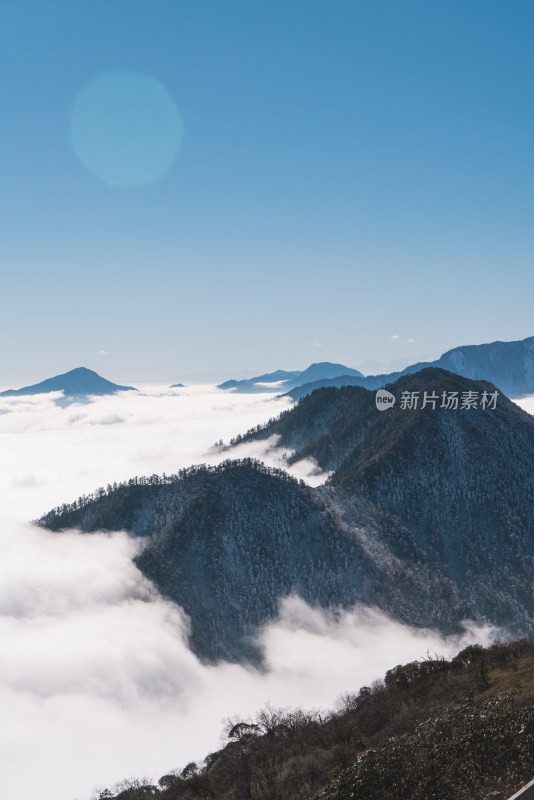 山顶俯瞰云海景观