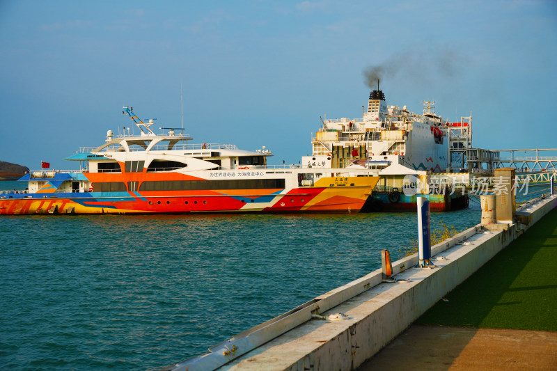 海南三亚海洋船只货轮轮船