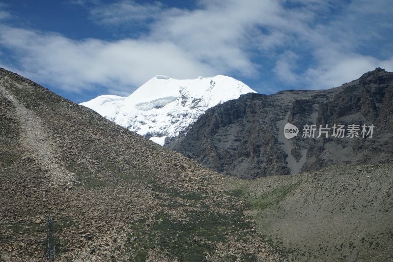 雪山自然风光远景