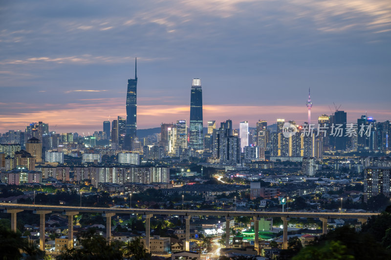 马来西亚吉隆坡莫迪卡电视塔日落夜景