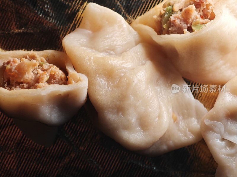 内馅饱满的美味饺子