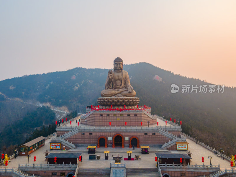 烟台南山大佛航拍俯瞰山间巨大佛像景观