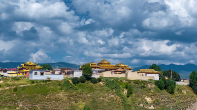 青藏高原藏区村庄民居寺庙航拍