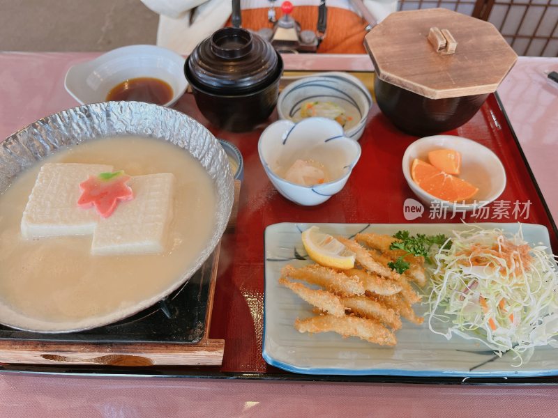 日本美食，豆腐火锅定食