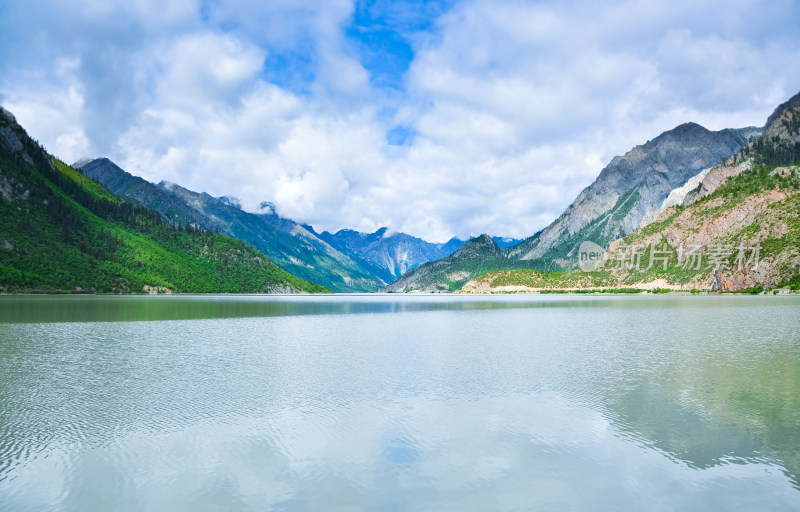 西藏昌都八宿县然乌湖自然山湖风光