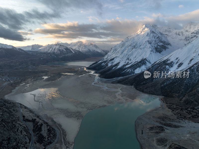 西藏昌都然乌湖来古雪山冰湖高空航拍