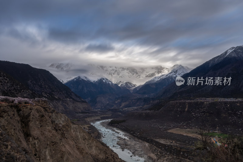 西藏林芝索松村南迦巴瓦峰雪山云海之巅