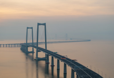 深圳中山翠亨新区深中大桥车流夜景日出航拍