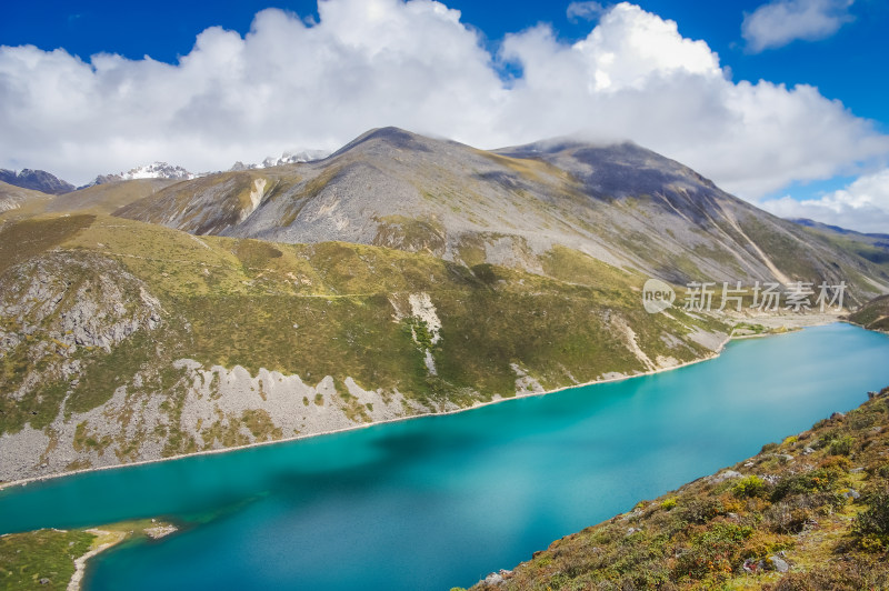 西藏山南白玛林措山水自然风景