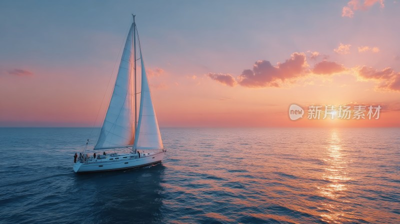 扬帆起航的帆船