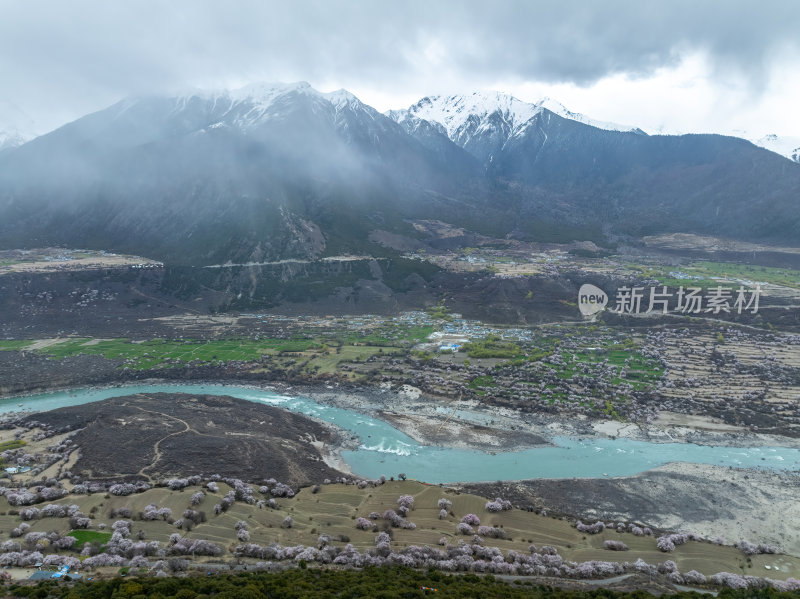 西藏林芝桃花节南迦巴瓦峰多雄拉云雾航拍