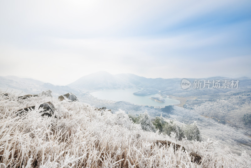 杭州临安浙西天池云雾雪景蓝天白云