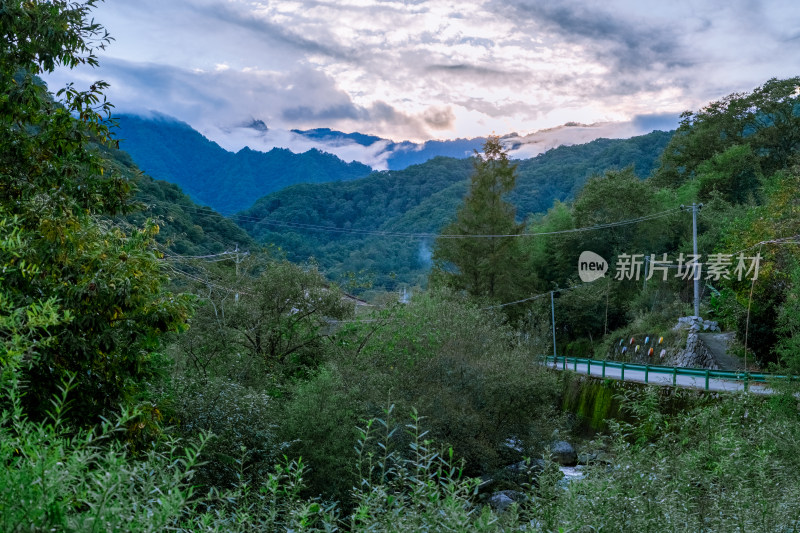 汉中留坝火烧店镇秦岭深处的山中小路