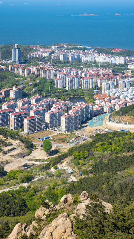 山东烟台沿海海岸线建筑群城市自然风光