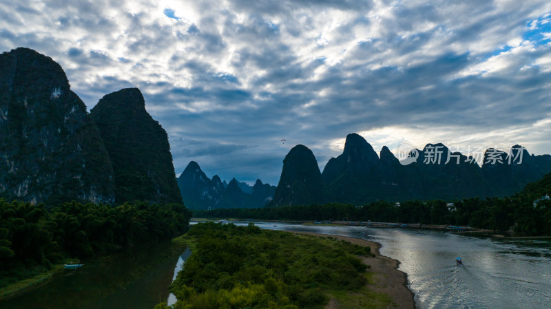 桂林山水 阳朔漓江 20元背景