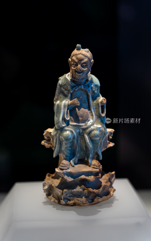 浙江省博物馆龙泉窑青瓷露胎仙道人物像特写