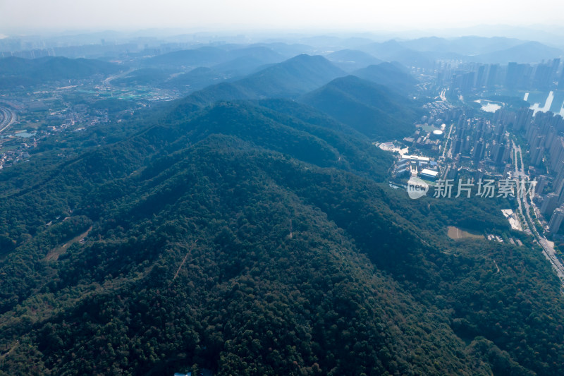 湖南长沙城市风光岳麓山风景区航拍摄影图