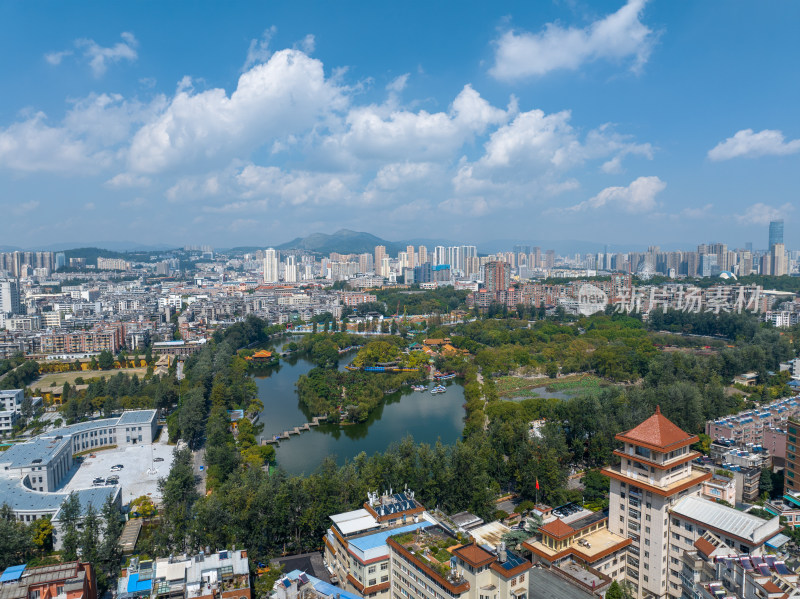 云南昆明翠湖公园航拍城市风景