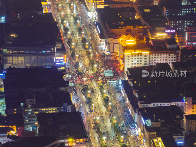 航拍西安钟楼跨年人山人海夜景