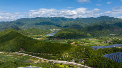 航拍乡村绿色稻田 乡村振兴