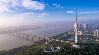 武汉地标建筑龟山电视塔附近城市航拍