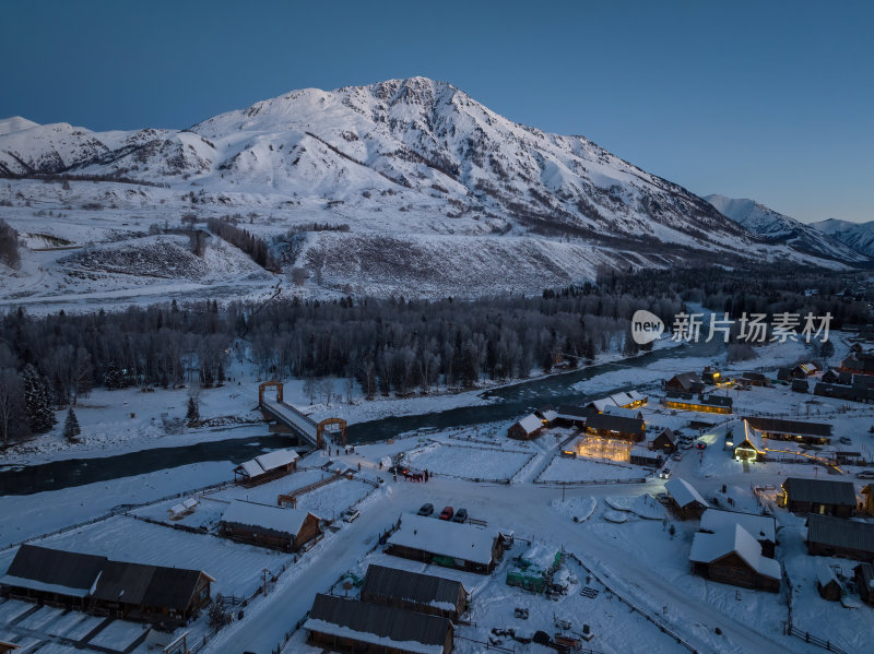 新疆北疆阿勒泰禾木冬季雪景童话世界航拍