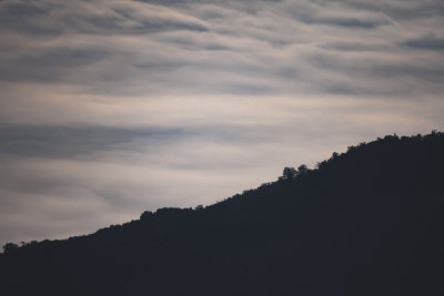 山顶之景 震撼与宁静