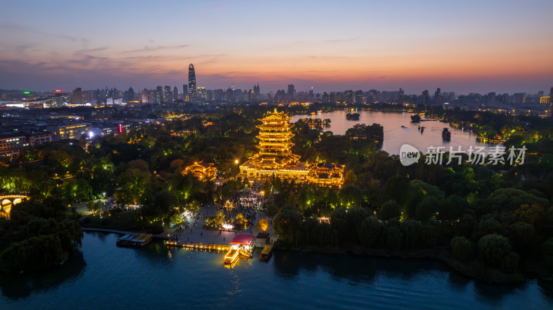 山东济南大明湖夜景航拍灯光