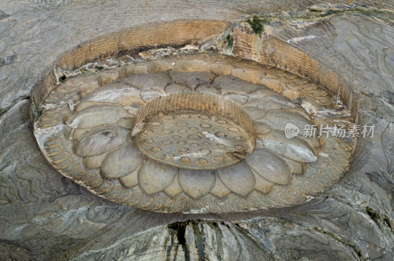 中国河南洛阳龙门石窟莲花洞的莲花雕塑