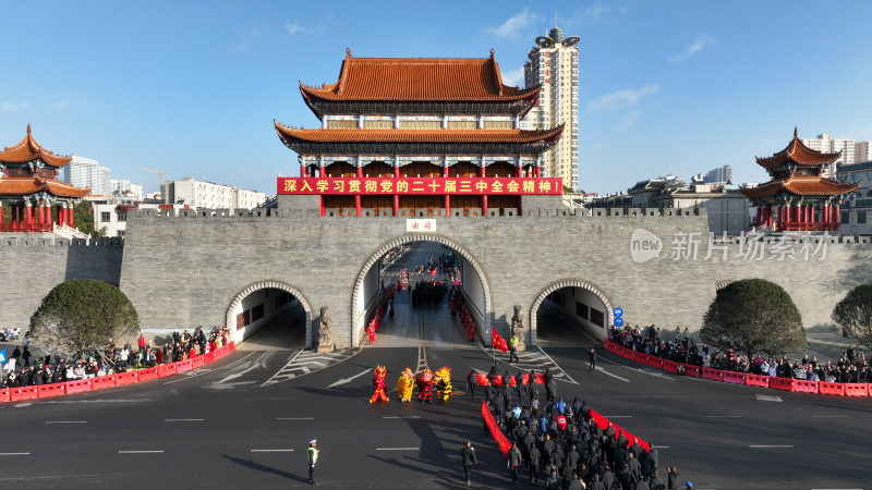 穿城跑健身活动迎接新年