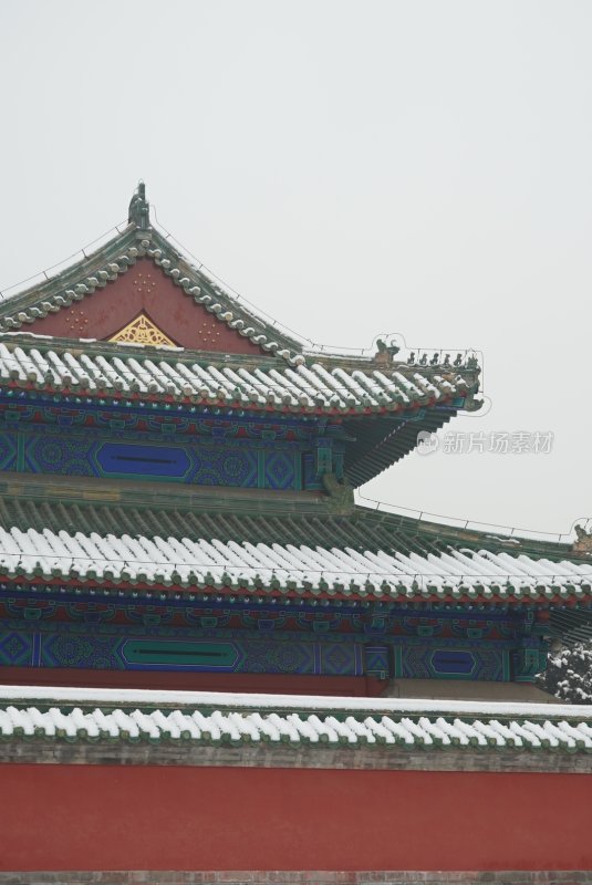 古建筑屋顶雪景特写