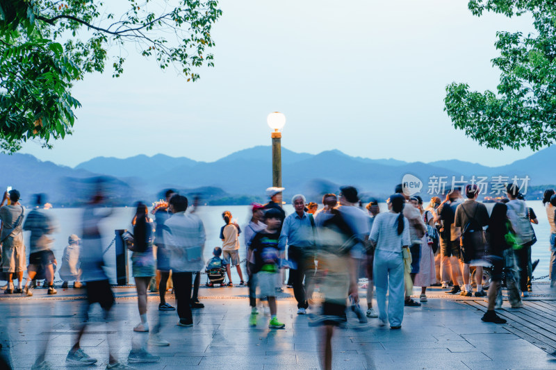 杭州西湖夜景黄昏落日节假日期人潮游客