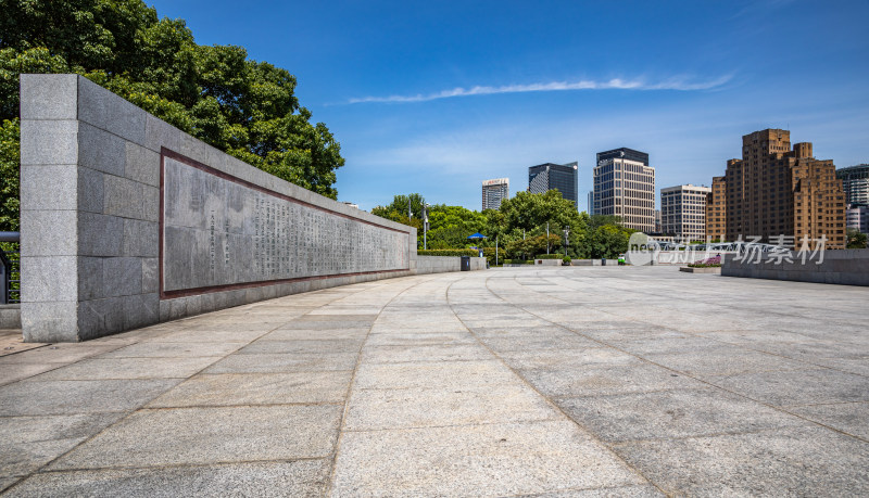 上海外滩外白渡桥陆家嘴黄浦江城市景观