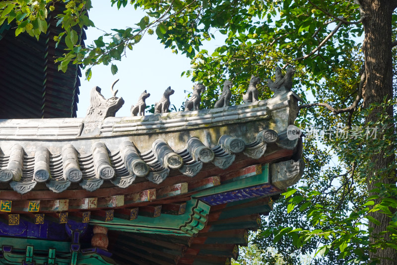 中式古建筑屋檐神兽景观