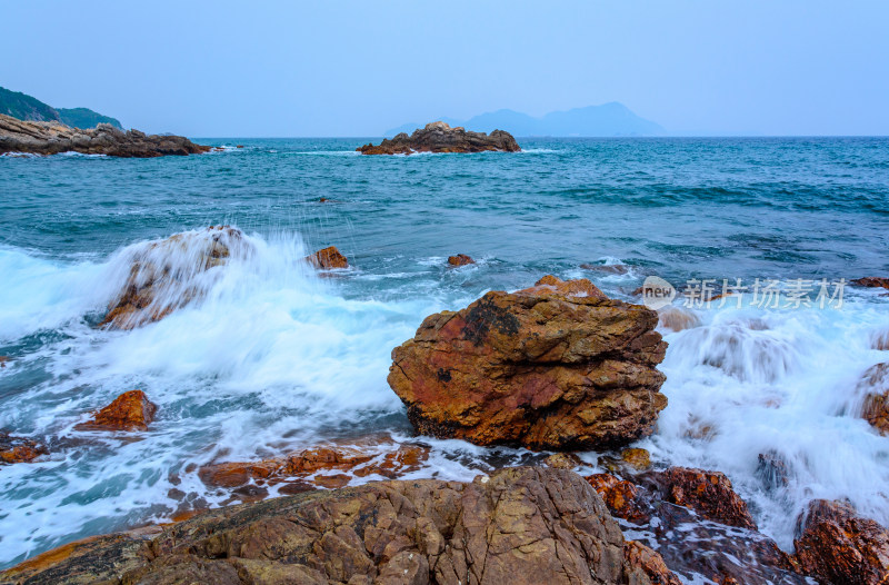 深圳大鹏半岛东西涌海岸线穿越海岸礁石海景