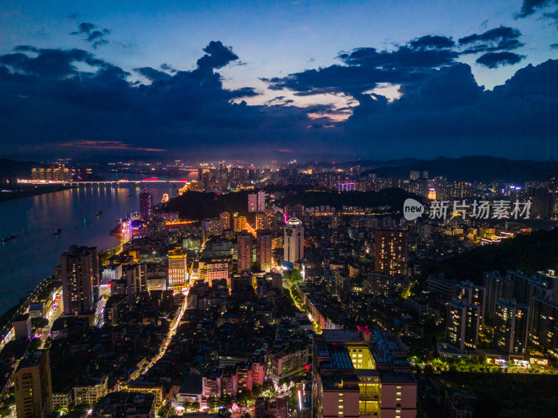 广西梧州城市晚霞夜景灯光航拍图