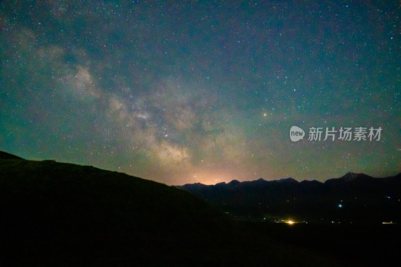 新疆空中草原星空银河