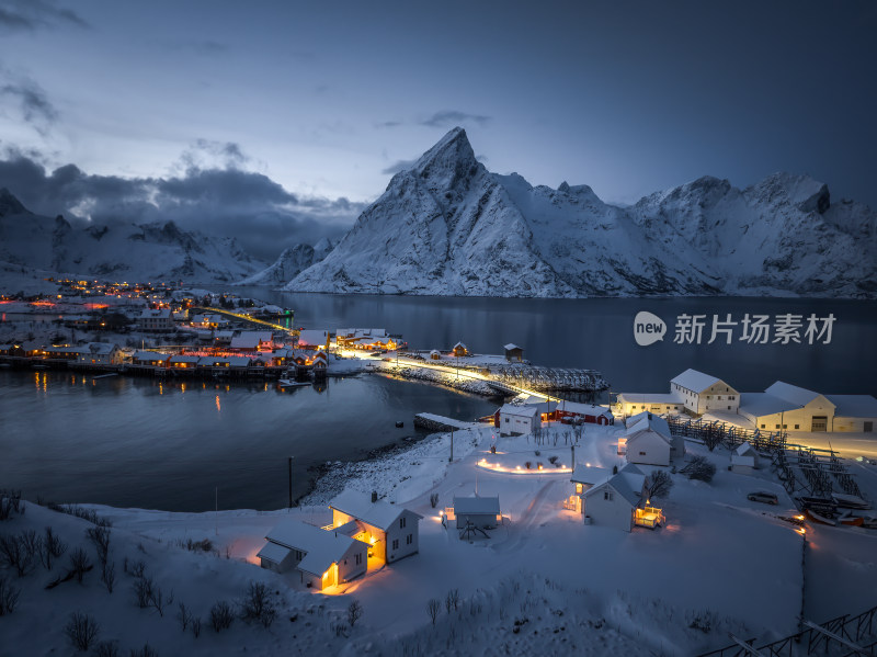 挪威罗弗敦群岛北极圈雷纳冬季雪景高空航拍