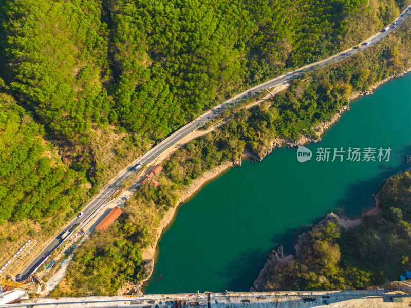 航拍澜沧江和公路