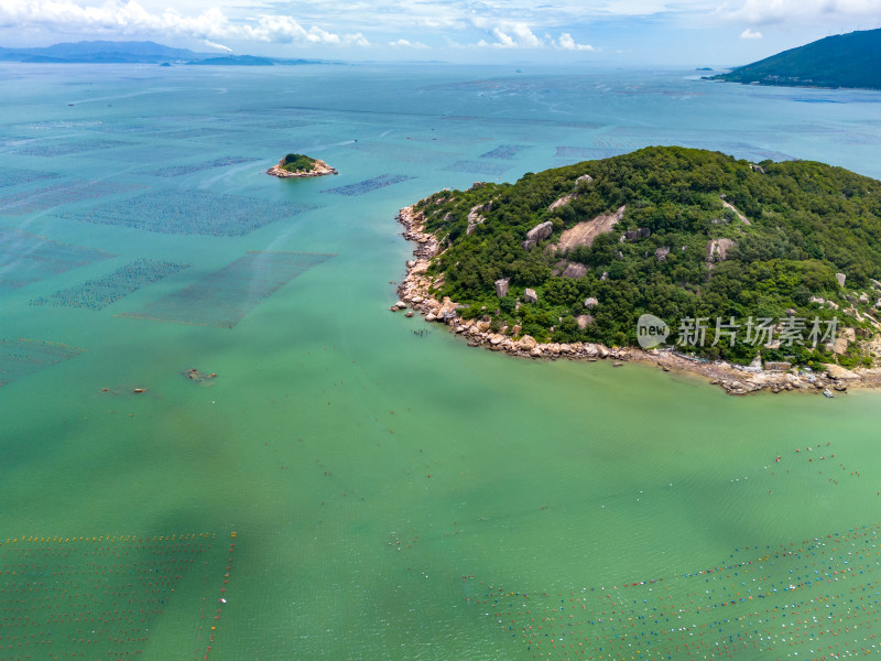 蓝色海洋大海岛屿自然风光航拍图