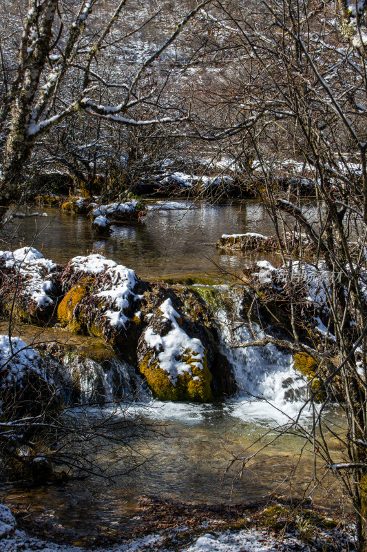 冬日雪景溪流山间瀑布冰雪消融