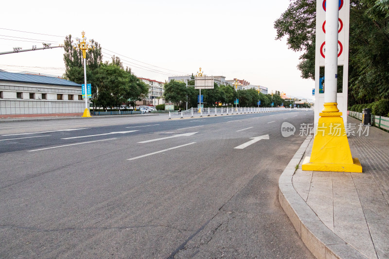 马路车辆城市街道