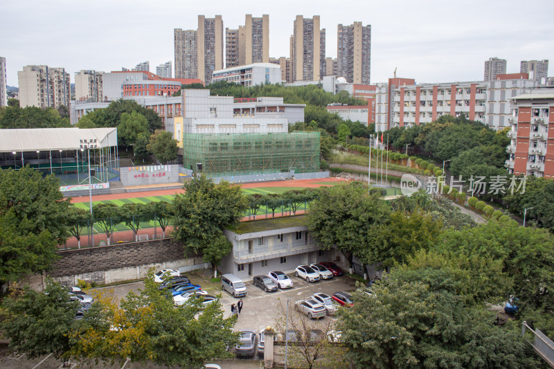 重庆珊瑚中铁小学与重庆龙门浩职业中学