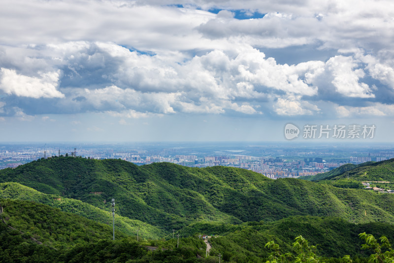 从北京西山山脉俯瞰石景山和门头沟