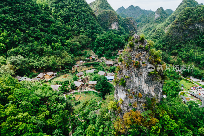 安顺格凸河风景区苗王剑